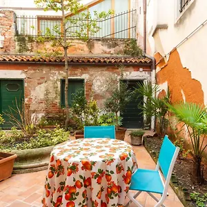 https://ca-longhi.hotelinveneto.com